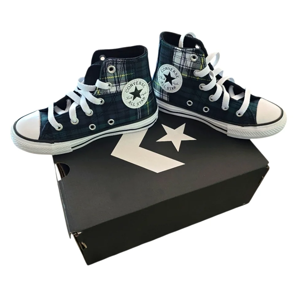 Converse, NIB, Chuck Taylor All Star, High Tops, Dragon Scale NavyWhite, Youth11